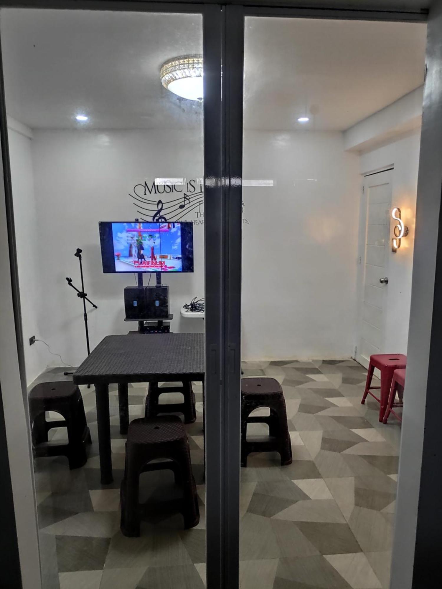 Tagaytay Staycation By Naya And Darla W Free Swimming Pool, Wifi & Netflix Tagaytay City Exterior photo