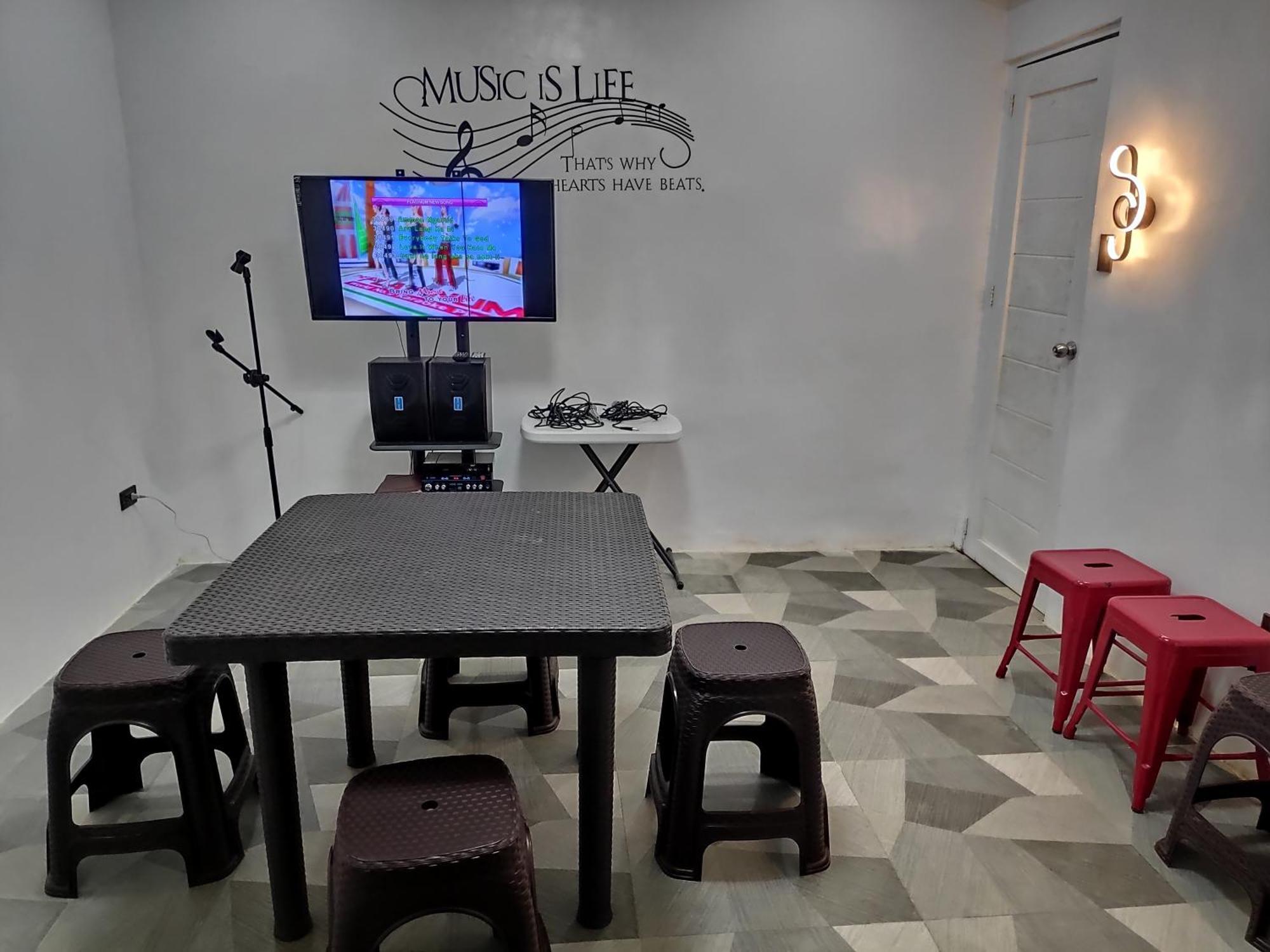 Tagaytay Staycation By Naya And Darla W Free Swimming Pool, Wifi & Netflix Tagaytay City Exterior photo