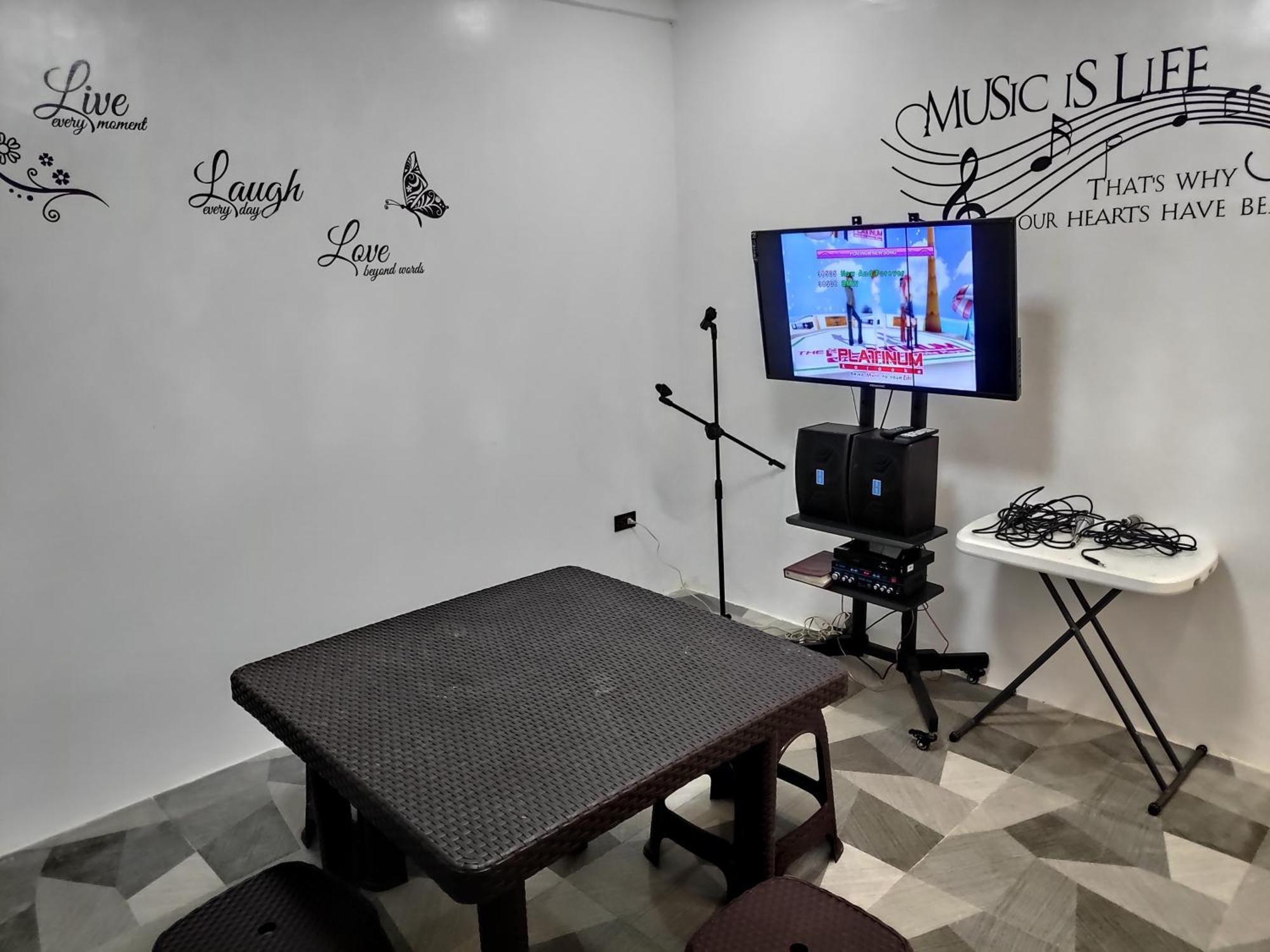 Tagaytay Staycation By Naya And Darla W Free Swimming Pool, Wifi & Netflix Tagaytay City Exterior photo