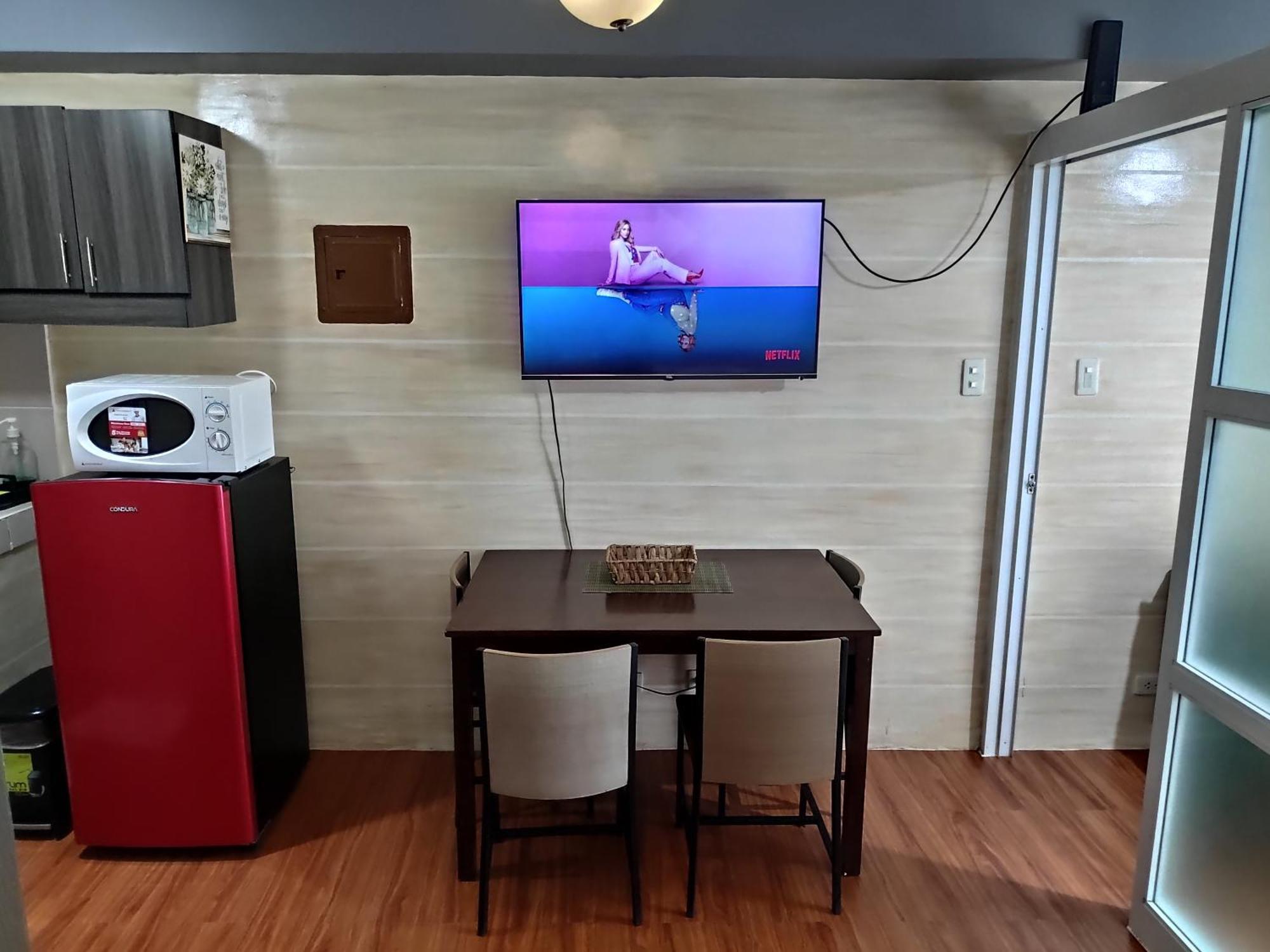Tagaytay Staycation By Naya And Darla W Free Swimming Pool, Wifi & Netflix Tagaytay City Exterior photo