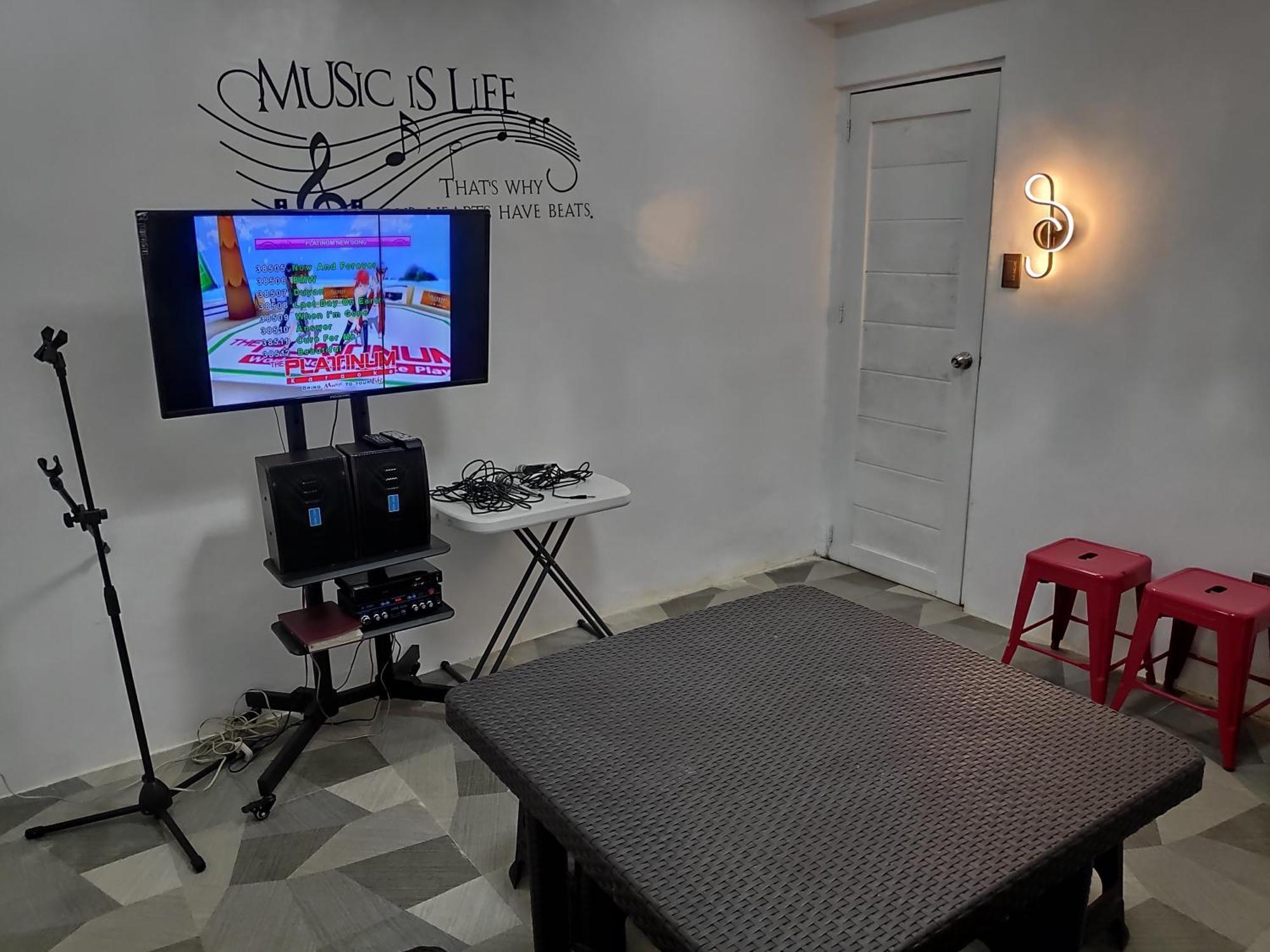 Tagaytay Staycation By Naya And Darla W Free Swimming Pool, Wifi & Netflix Tagaytay City Exterior photo