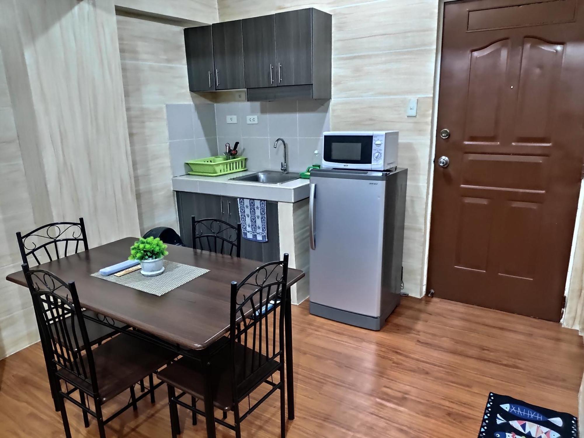 Tagaytay Staycation By Naya And Darla W Free Swimming Pool, Wifi & Netflix Tagaytay City Exterior photo
